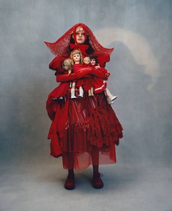 Inspiration déguisement : chaperon rouge sang avec poupées