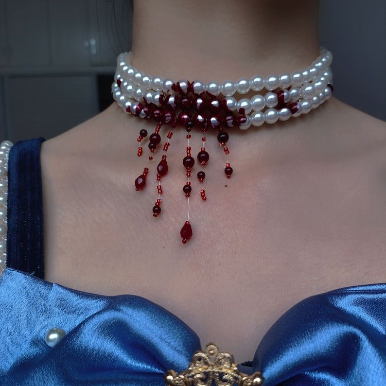 Inspiration accessoire : collier de perles et gouttes sang